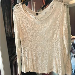 White lace longsleeved T-shirt